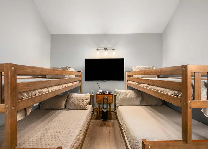 Renovated Ski In Out Condo King Bed Patio Grill